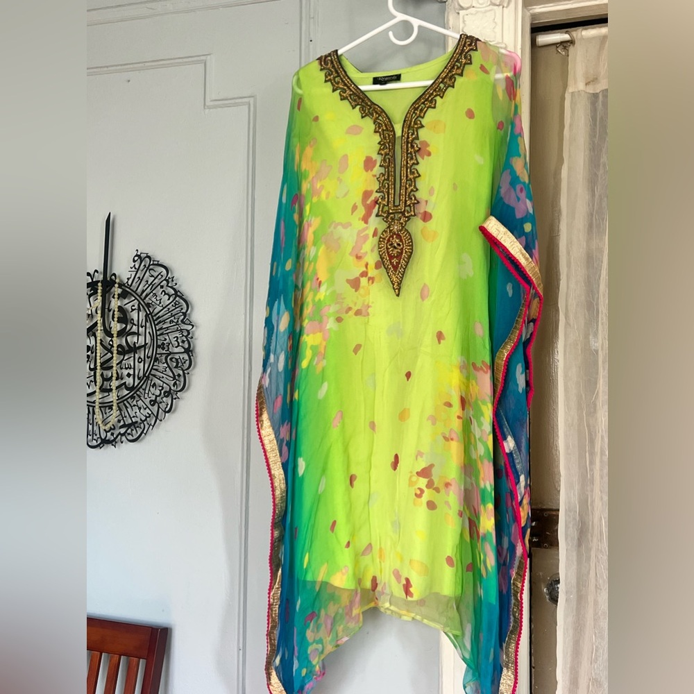 One piece kaftan size small. Summer eid style